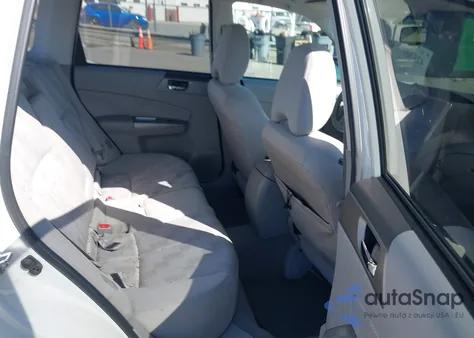 2010 Subaru Forester 2.5X Premium z USA, uszkodzony, nr VIN JF2SH6CC7AH710253